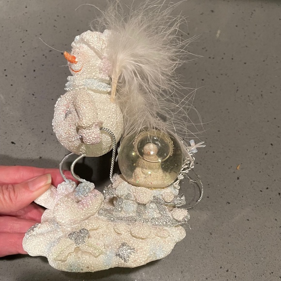 Snowman with snow globe decoration - Picture 6 of 7